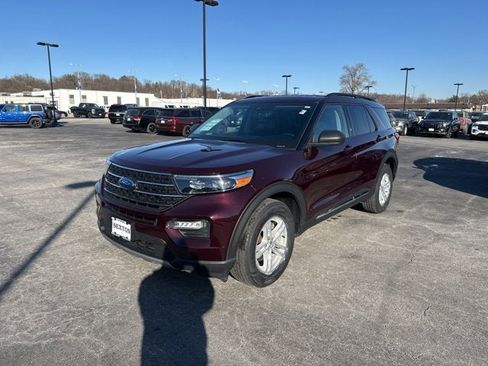 Certified 2022 Ford Explorer XLT w/ Equipment Group 202A image 3