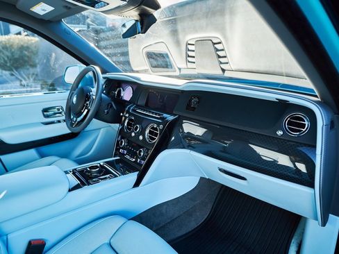 Used 2022 Rolls-Royce Cullinan Black Badge w/ Dark Exterior Package image 39