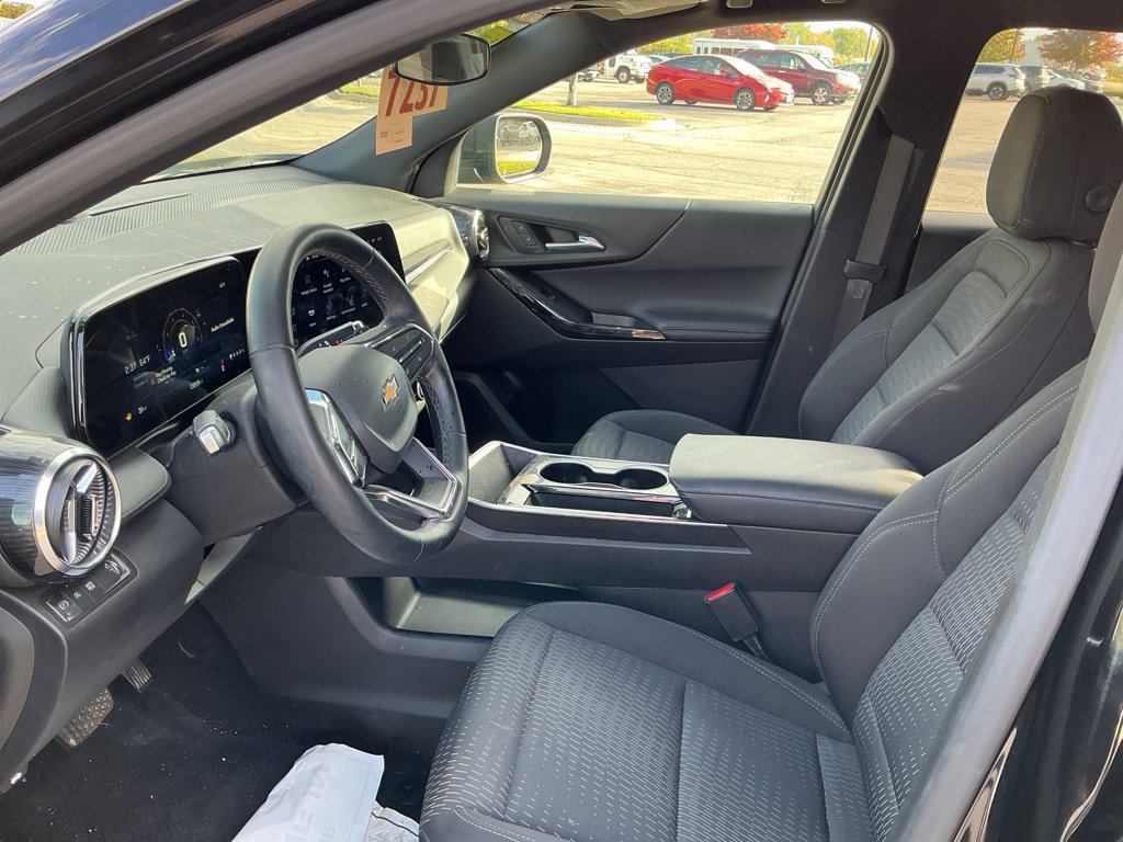 Used 2025 Chevrolet Equinox LT FWD image 19