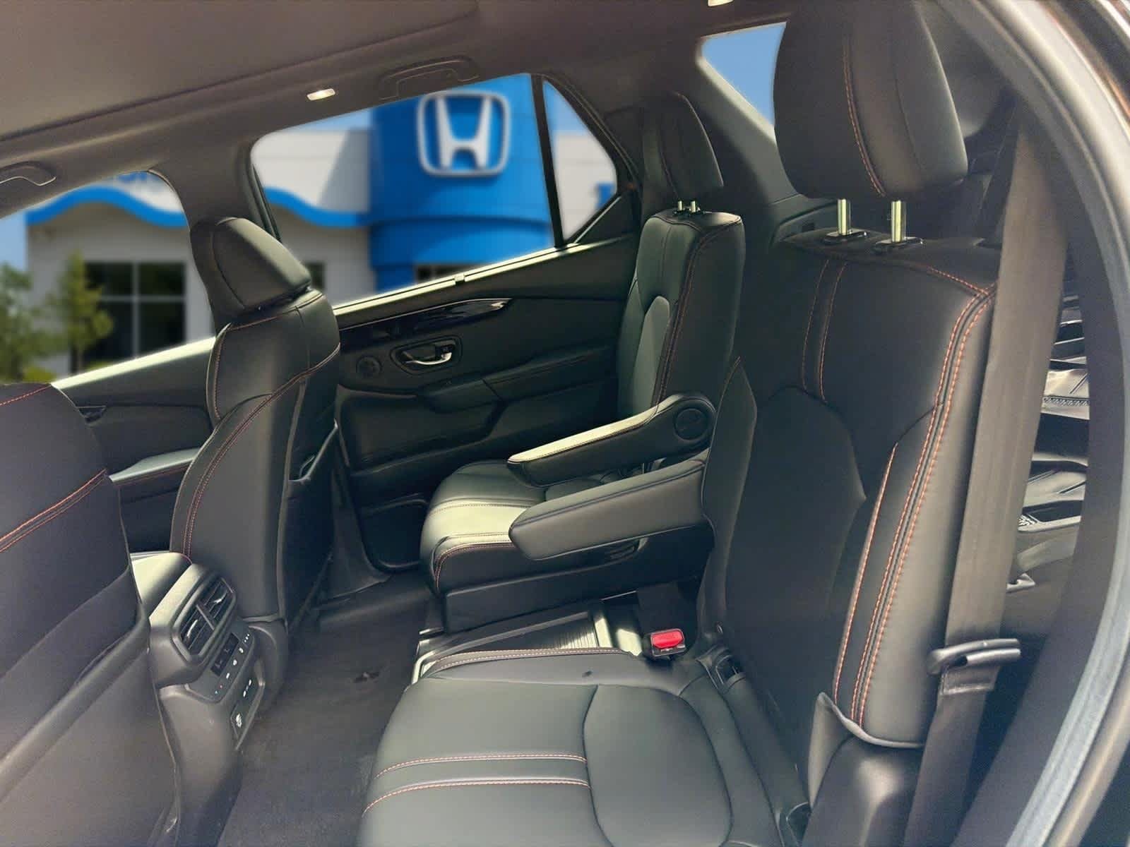 Used 2025 Honda Pilot TrailSport image 28