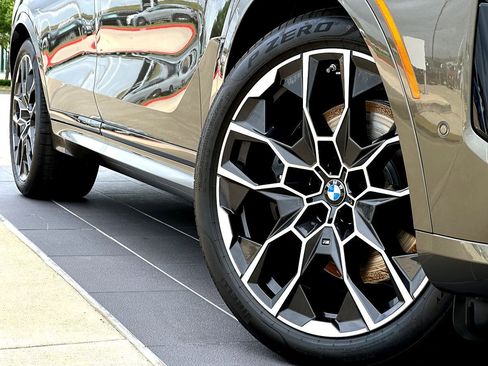 New 2026 BMW X7 xDrive40i w/ M Sport Package image 2