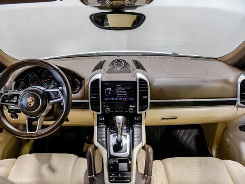 Used 2017 Porsche Cayenne AWD/4WD image 22