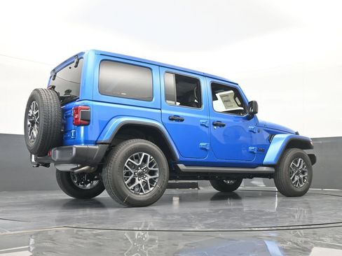 Used 2025 Jeep Wrangler Sahara AWD/4WD image 59