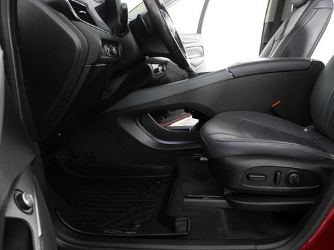 Used 2019 Buick Enclave Essence FWD image 15