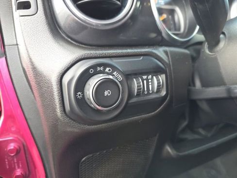 Used 2022 Jeep Wrangler Unlimited Sahara image 16