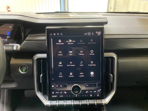 Used 2025 GMC Acadia Elevation image 40