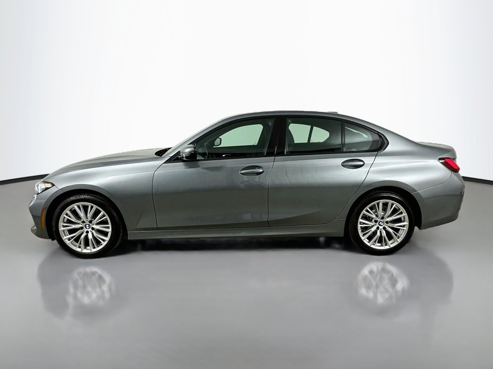 Used 2023 BMW 330i xDrive Sedan w/ Convenience Package AWD/4WD image 8