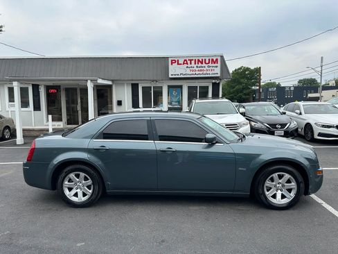 Used 2006 Chrysler 300 Touring RWD image 3