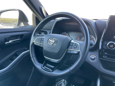 Used 2022 Toyota Highlander XSE image 12