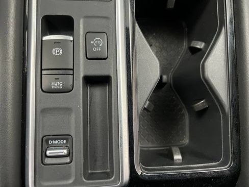 Used 2025 Nissan Pathfinder SL FWD image 54