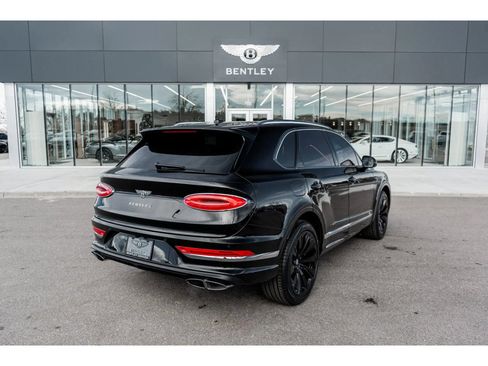 Used 2022 Bentley Bentayga image 3