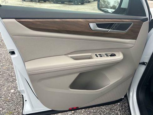 New 2026 Volkswagen Atlas SE image 50