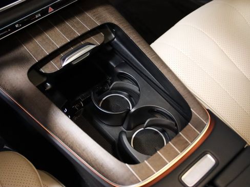 Used 2025 Mercedes-Benz E 350 4MATIC Sedan image 16