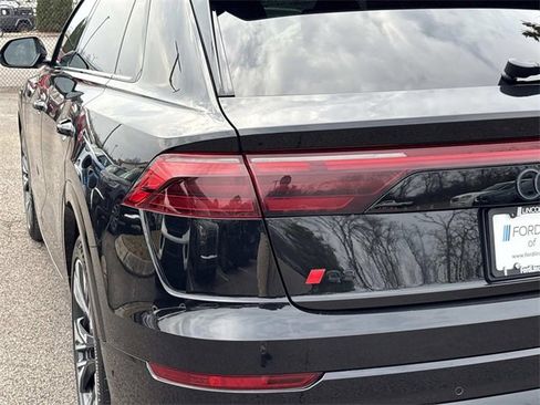 Used 2025 Audi Q8 Prestige image 11