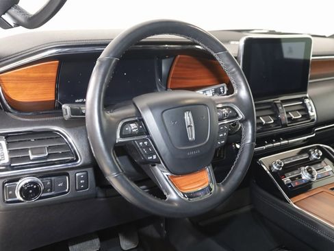 Used 2019 Lincoln Navigator Reserve image 6