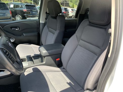 Used 2023 Nissan Frontier SV w/ SV Convenience Package RWD image 10