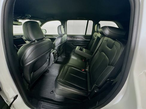 Used 2024 Jeep Grand Cherokee Limited image 29