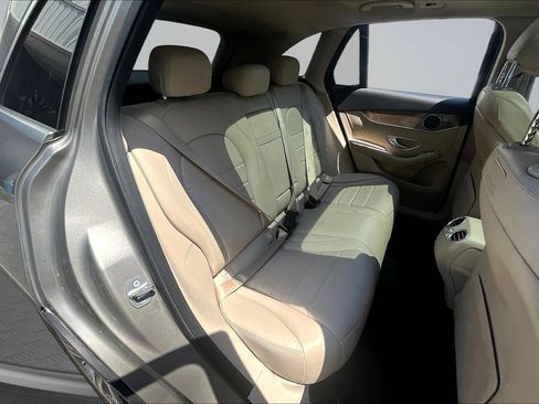 Used 2019 Mercedes-Benz GLC 300 4MATIC w/ Premium Package image 27