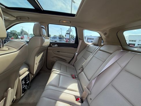 Used 2014 Jeep Grand Cherokee Overland w/ Advanced Technology Group AWD/4WD image 5