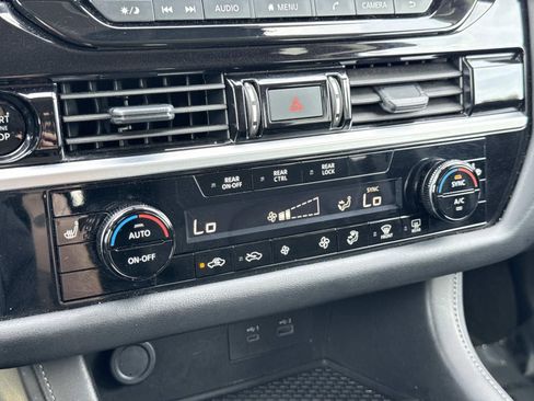 Used 2025 Nissan Pathfinder SV image 11