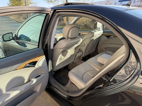 Used 2008 Mercedes-Benz E 350 4MATIC Sedan image 16