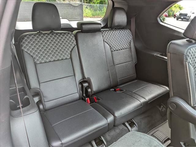 Used 2025 GMC Acadia Denali FWD image 17