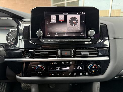 Used 2025 Nissan Pathfinder SV FWD image 20