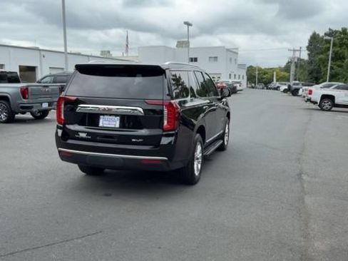 Used 2024 GMC Yukon SLT w/ SLT Luxury Package AWD/4WD image 7
