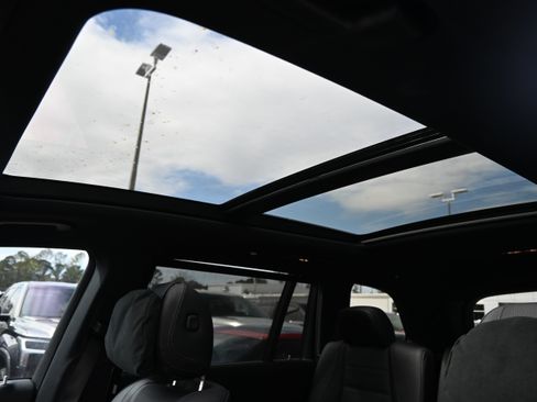 Used 2025 Mercedes-Benz GLS 580 GLS 580 image 9