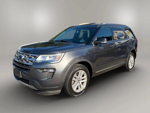 Used 2018 Ford Explorer XLT w/ Equipment Group 202A AWD/4WD image 2