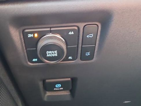 Used 2025 Ford Expedition Active AWD/4WD image 22