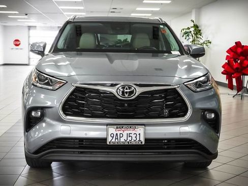 Used 2022 Toyota Highlander Limited image 3