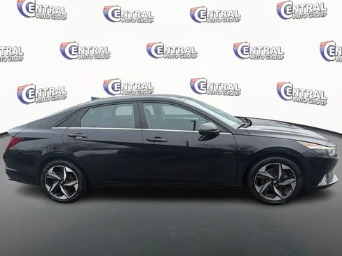 Used 2021 Hyundai Elantra SEL w/ Convenience + Premium Package image 4