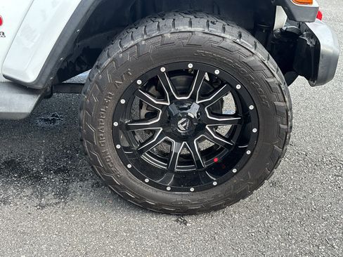 Used 2020 Jeep Wrangler Unlimited Sahara AWD/4WD image 29