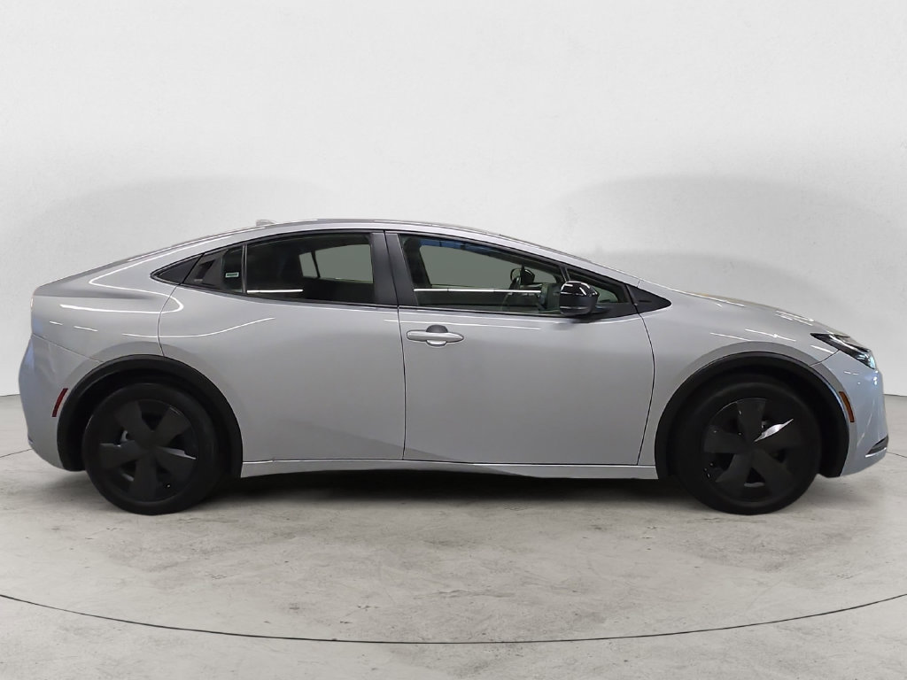 Used 2025 Toyota Prius LE FWD image 7