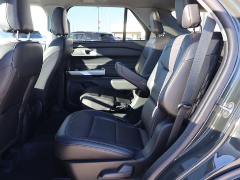 Used 2023 Ford Explorer XLT w/ Equipment Group 202A image 10