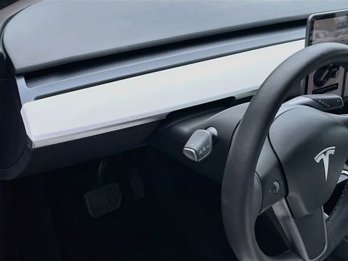 Used 2024 Tesla Model Y Long Range RWD image 10