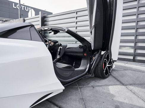 Used 2024 McLaren 750S image 36