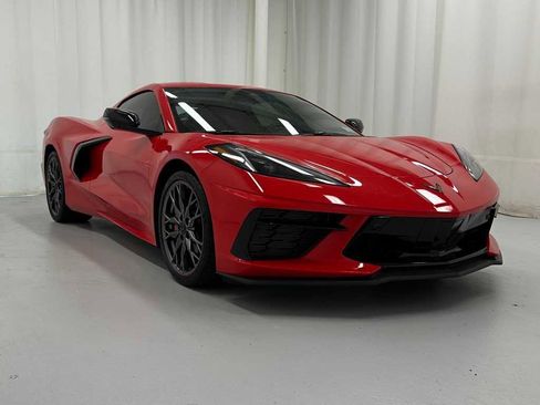 Used 2025 Chevrolet Corvette Stingray Preferred Cpe w/ 2LT image 2