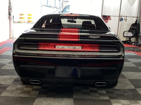 Used 2013 Dodge Challenger SXT RWD image 5