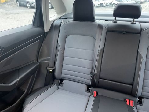 Used 2025 Volkswagen Jetta SE image 38