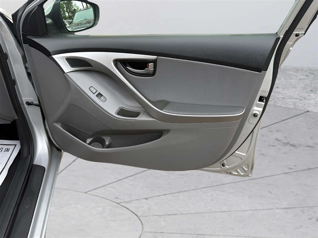 Used 2012 Hyundai Elantra Limited FWD image 19