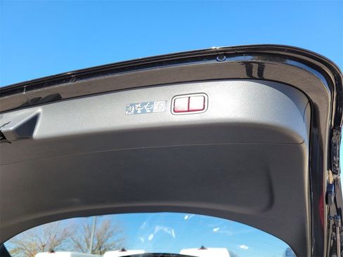 New 2025 Mercedes-Benz GLC 350e 4MATIC image 12