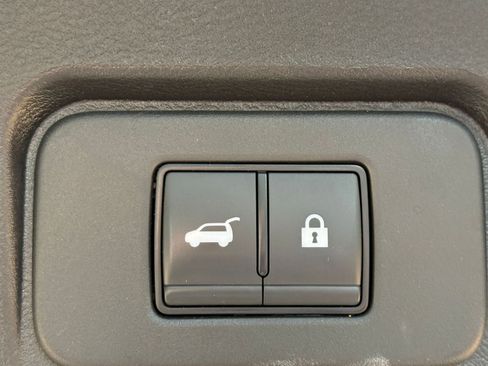Used 2025 Nissan Rogue SV FWD image 21