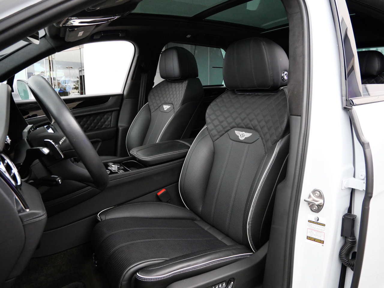 Used 2023 Bentley Bentayga AWD/4WD image 15
