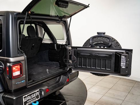 Used 2024 Jeep Wrangler Unlimited image 22