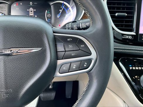 Used 2022 Chrysler Pacifica Limited image 23