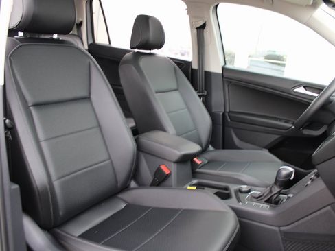 Certified 2020 Volkswagen Tiguan SE w/ Panoramic Sunroof Package image 28