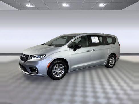 Used 2026 Chrysler Pacifica Select FWD image 1