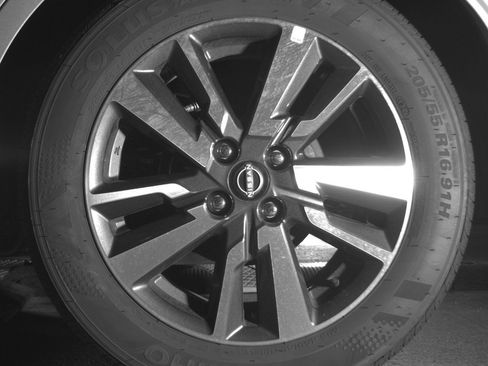 Used 2025 Nissan Versa SV image 14